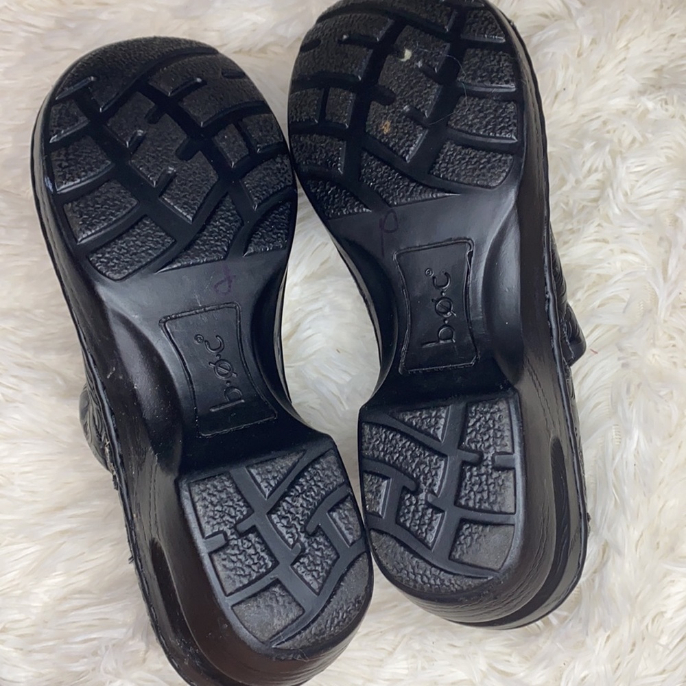 BOC Black Leather Floral Embossed Slip On Wedged Clogs Size 7.5 - Picture 8 of 9